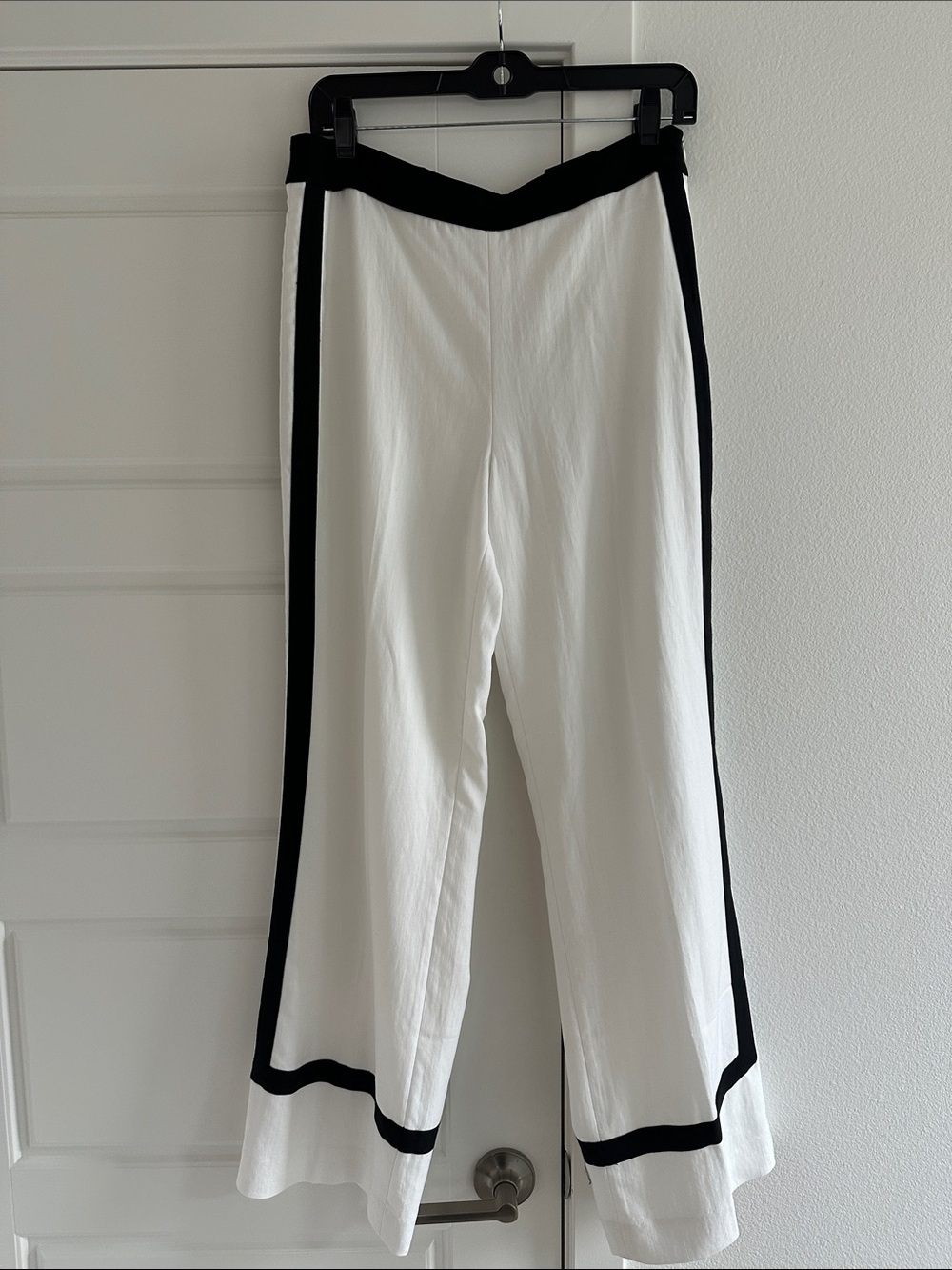 NWT White House Black Market White Wide-Leg Pants with Black Trim 8